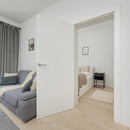 Staromlynska Near Wyspa Slodowa In By Renters شقة فروتسواف